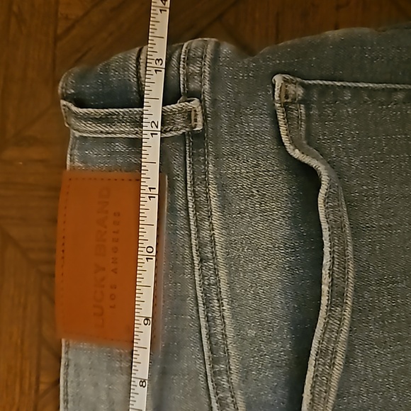 Lucky brand cutoff Jean shorts - Picture 2 of 4